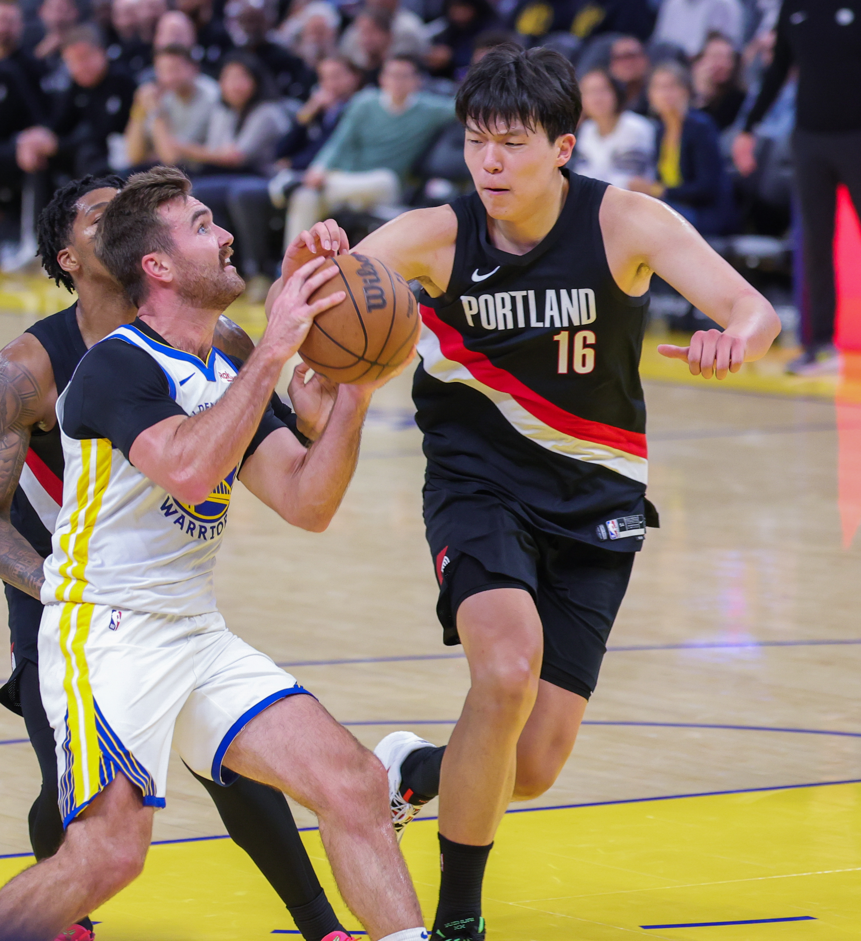 开云体育下载-转会期金州勇士防线松动：NBA总决赛节点到来，气氛紧张，团队化学反应显著的简单介绍